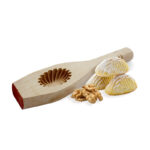 قالب خشبي لصنع المعمول.